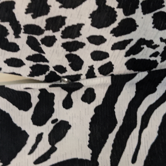 💜Animal Print Surplice Bodysuit💜 - Picture 3 of 11